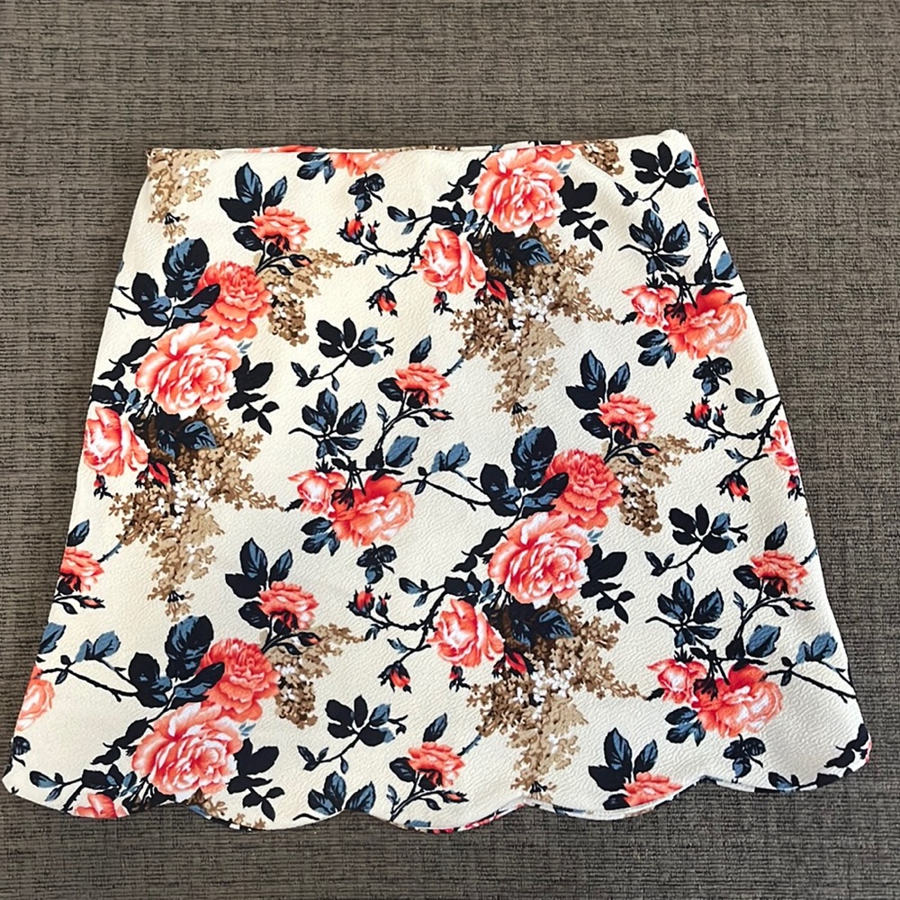 lily white floral skirt size XS